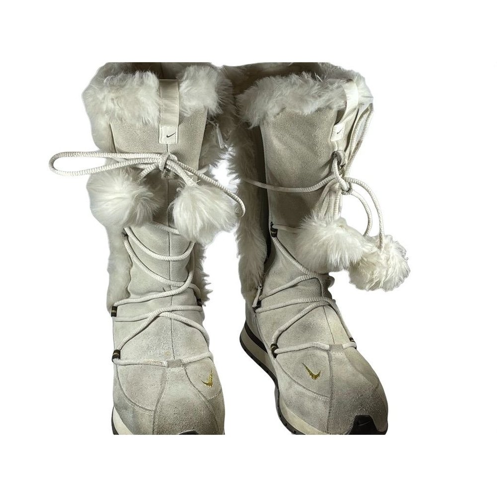 ⭐️⭐️Women's Nike Winter Boots size 7  ⭐️⭐️